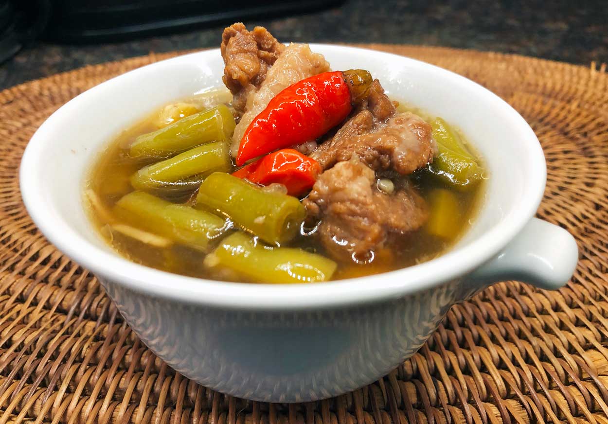 Asem-Asem Buncis: Tamarind Green Bean Soup with Beef Broth