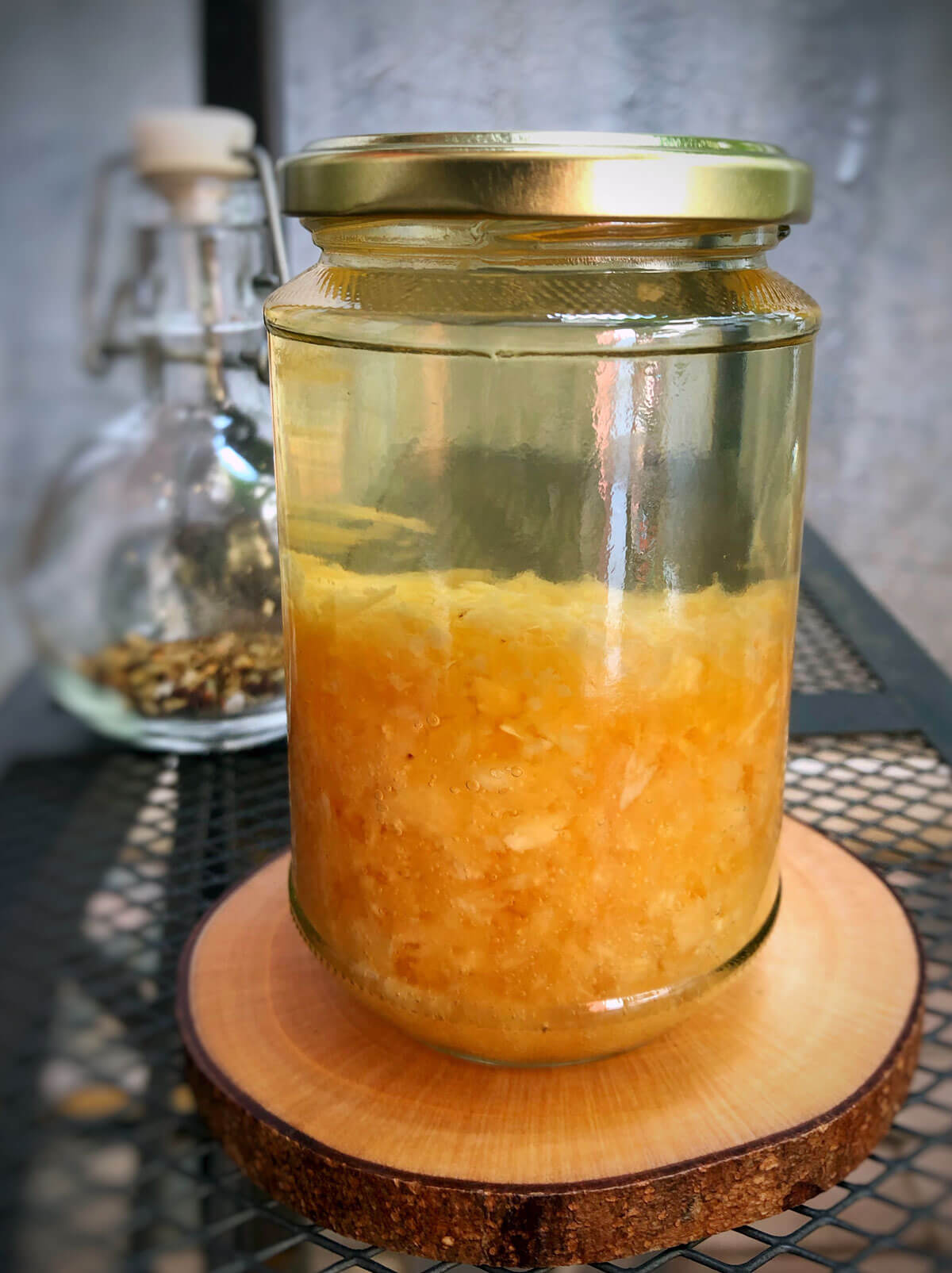 Baceman Bawang Putih: Indonesian Fermented Garlic Oil (Vegan)