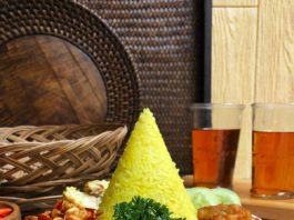 Nasi Kuning: Yellow Rice (Vegan)