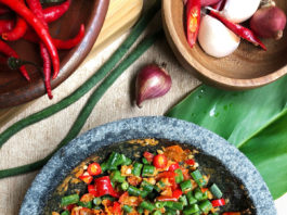 Sambal Pencok: Sundanese Spicy Sambal with String Beans