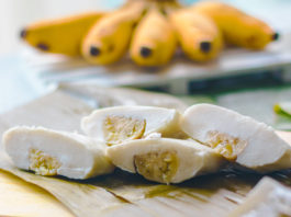 Nagasari Pisang: Coconut Cakes with Banana (Vegan)