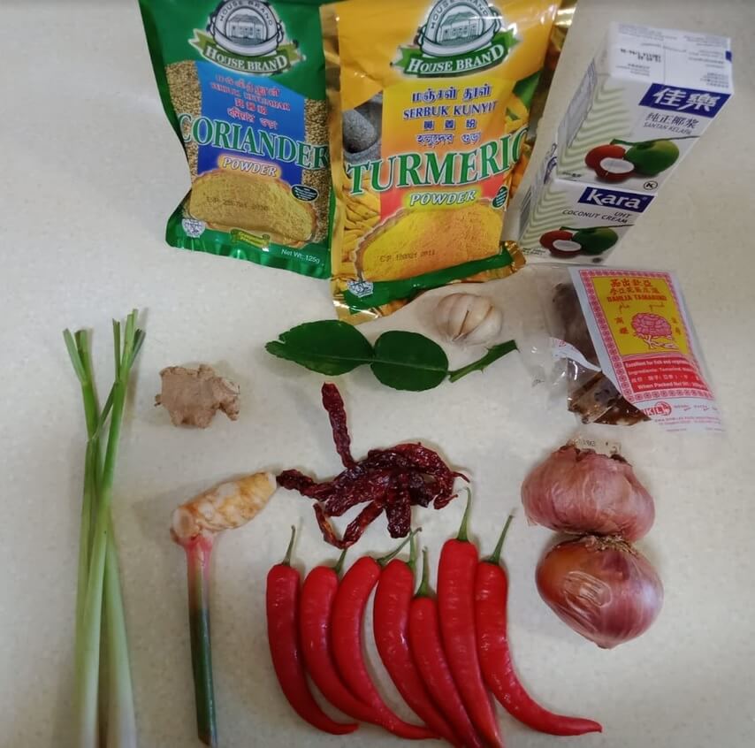 Chicken rendang: herbs and spices