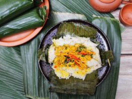 Nasi Bakar Ayam Suwir: Grilled Rice with Shredded Chicken