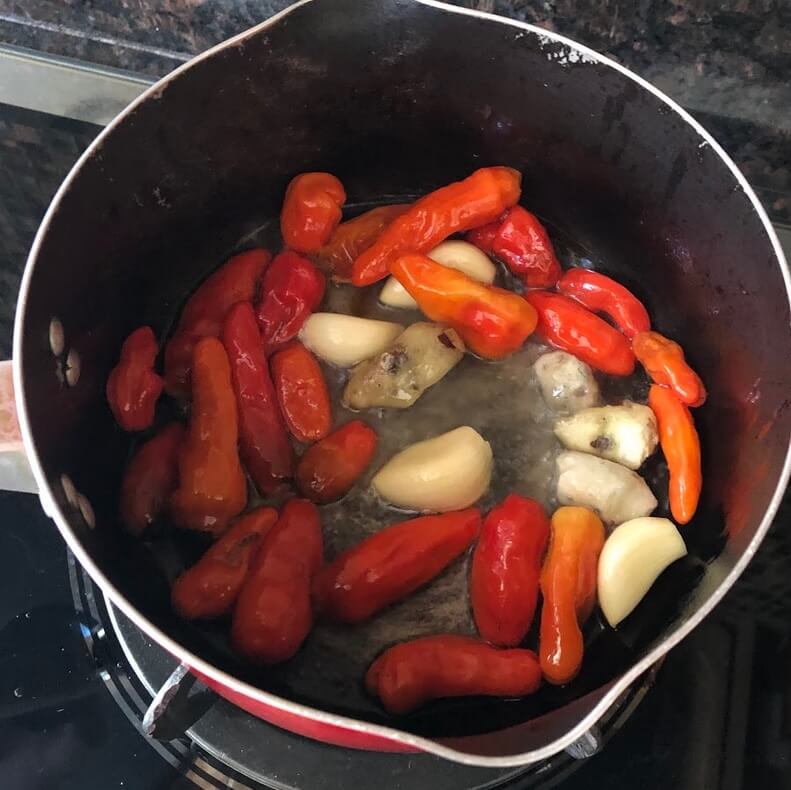 fry the chillies, garlic and kencur